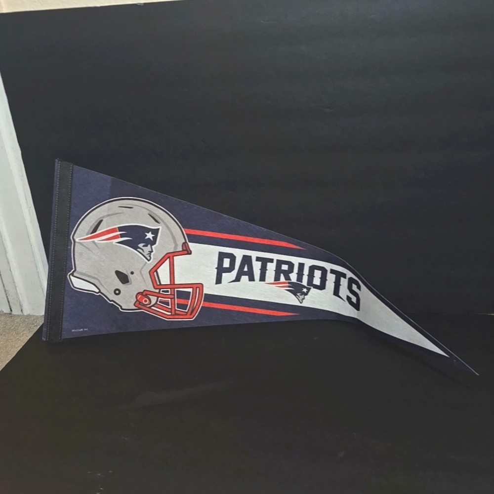 RARE VINTAGE NFL NEW ENGLAND PATRIOTS WINCRAFT USA PENNANT BANNER